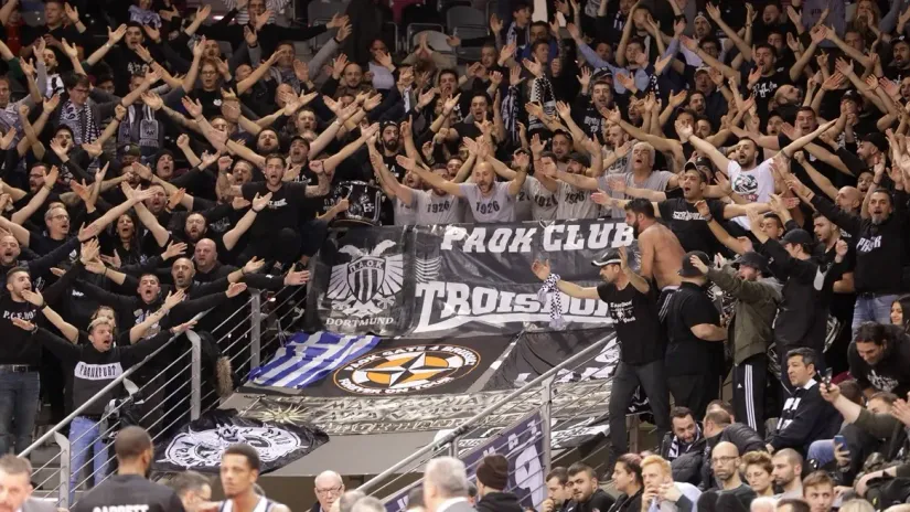 Navijači PAOK-a (©Guliver Images/Jörn Wolter)