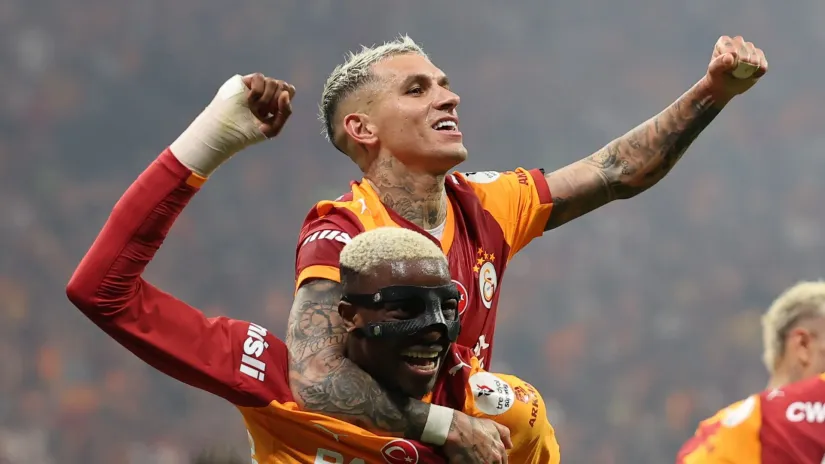 Viktor Osimen i Lukas Toreira (Galatasaraj)
