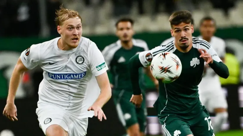 Miloš Pantović (desno) u dresu Panatinaikosa (©AFP)