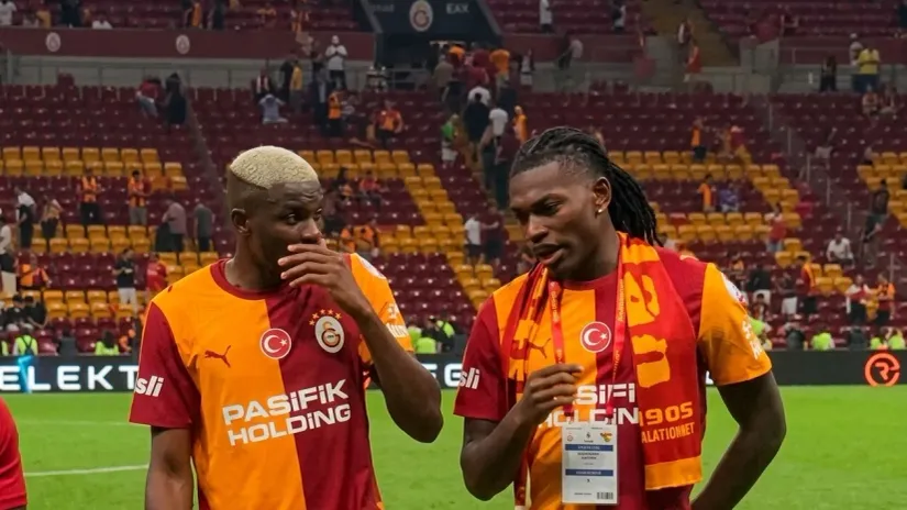 Viktor Osimen i Rafael Leao (©Twitter)