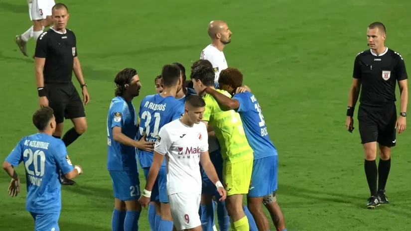 Fudbaleri Voždovca proslavljaju gol za 1:1 (©YouTube)