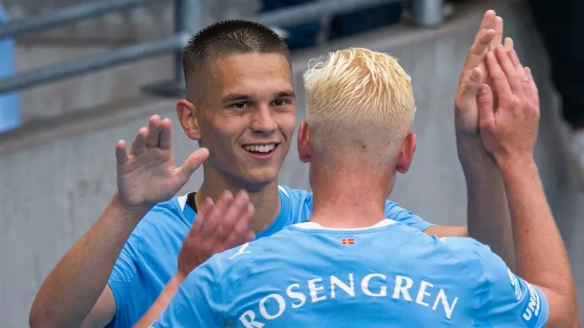 Jovan Milosavljević proslavlja drugi gol (©YouTube)