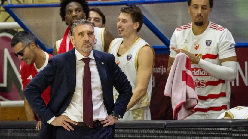 Nije dobro počelo ni u ABA ligi: Ibon Navaro ispred klupe u Železniku (FOTO: StarSport)