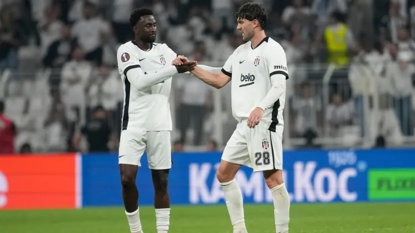 Vilfred Endidi i Dušan Vlahović (©Guliver/AP Photo/Khalil Hamra)