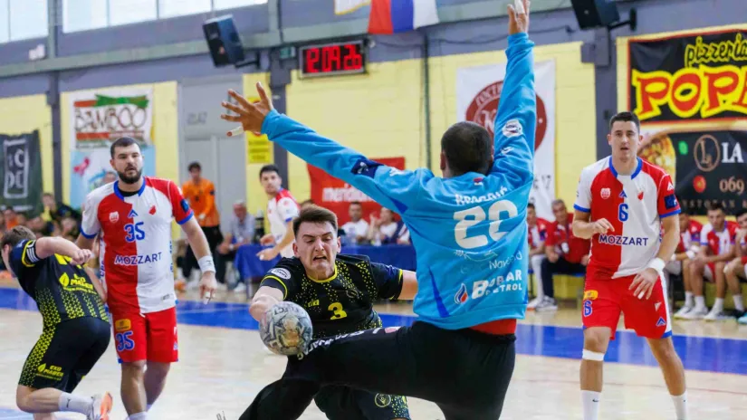 Radovan Maljević u duelu sa golmanom Vojvodine Lukom Arsenićem (©ARKUS liga)