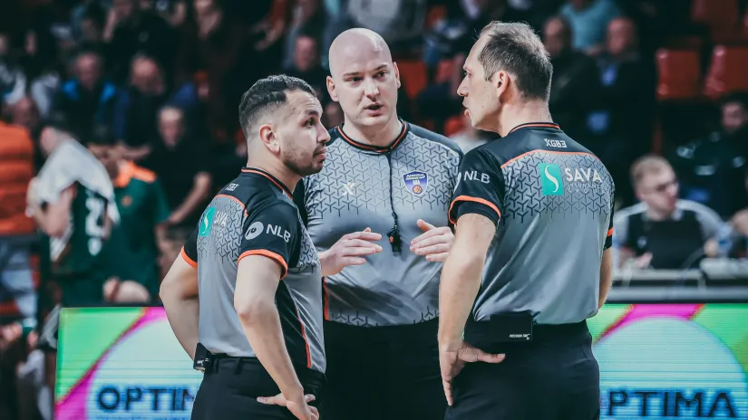 Sudijska trojka na meču Igokea - Cedevita Olimpija (©ABA liga/Marija Vuruna)