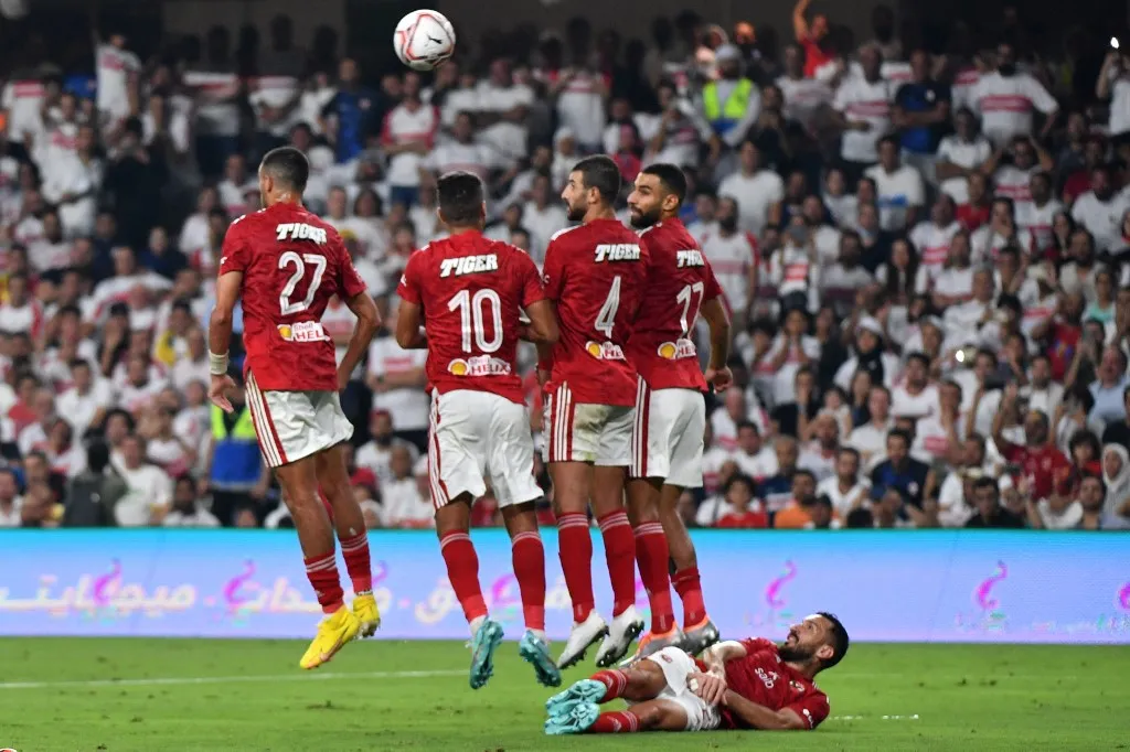 Fudbaleri Al Ahlija pred navijačima Zamaleka (©AFP)