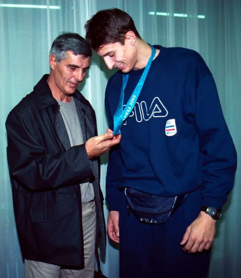 Ivan Miljković sa ocem po povratku u Beograd (@MNPress)