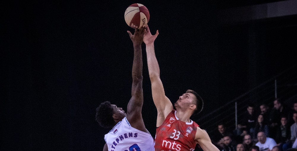 Petrušev i Stivens u borbi za loptu (Foto: ABA League/Igokea/Nikola Vuruna)