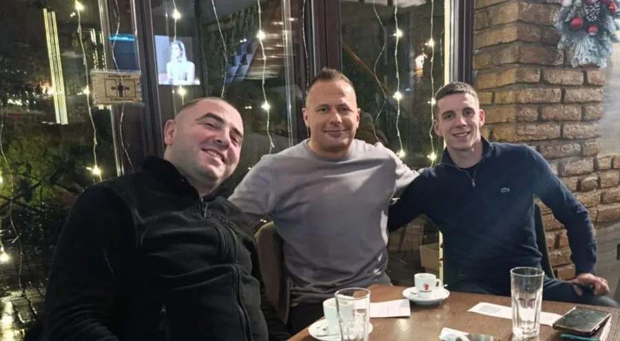 Nikola Komazec u društvu našeg dopisnika Vanje Uzelca i fudbalera TSC-a Vukašina Krstića