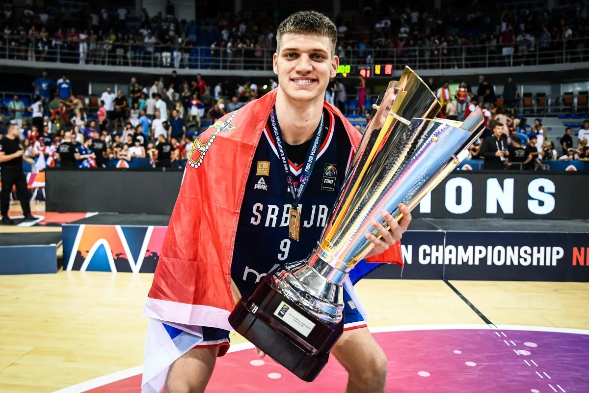 Pavle Nikolić posle osvajanja titule prvaka Evrope u Nišu (Foto: FIBA)