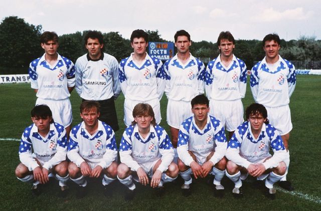 Željko Petrović (prvi s desna u gornjem redu) u ekipi zagrebačkog Dinama 1991. godine (MN Press)