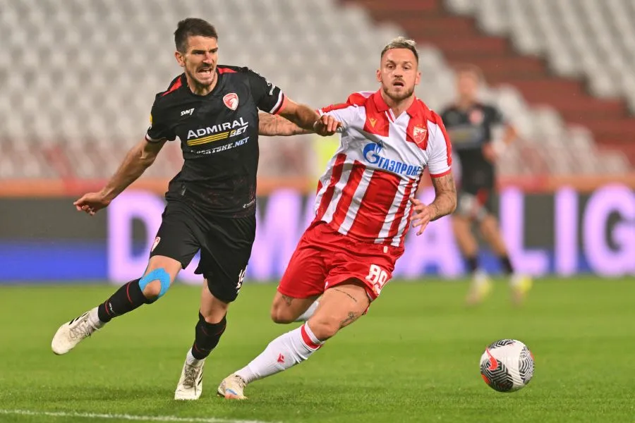 Simović u duelu sa Arnautovićem (@MNPress)
