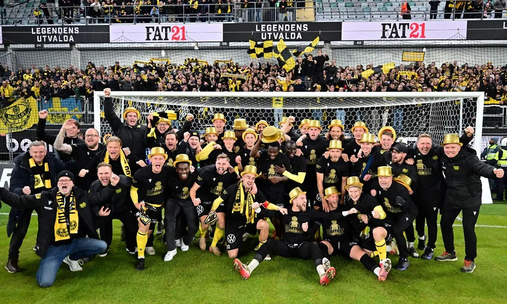 Fudbaleri Mjelbija posle osvajanja titule (©Reuters)