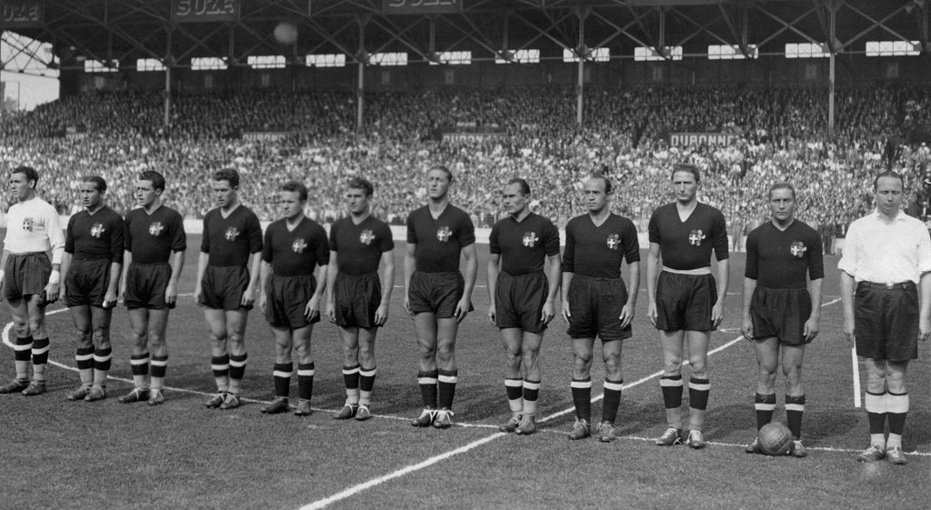 Reprezentacija Italije u crnim dresvima na Mundijalu 1938. godine (AFP)