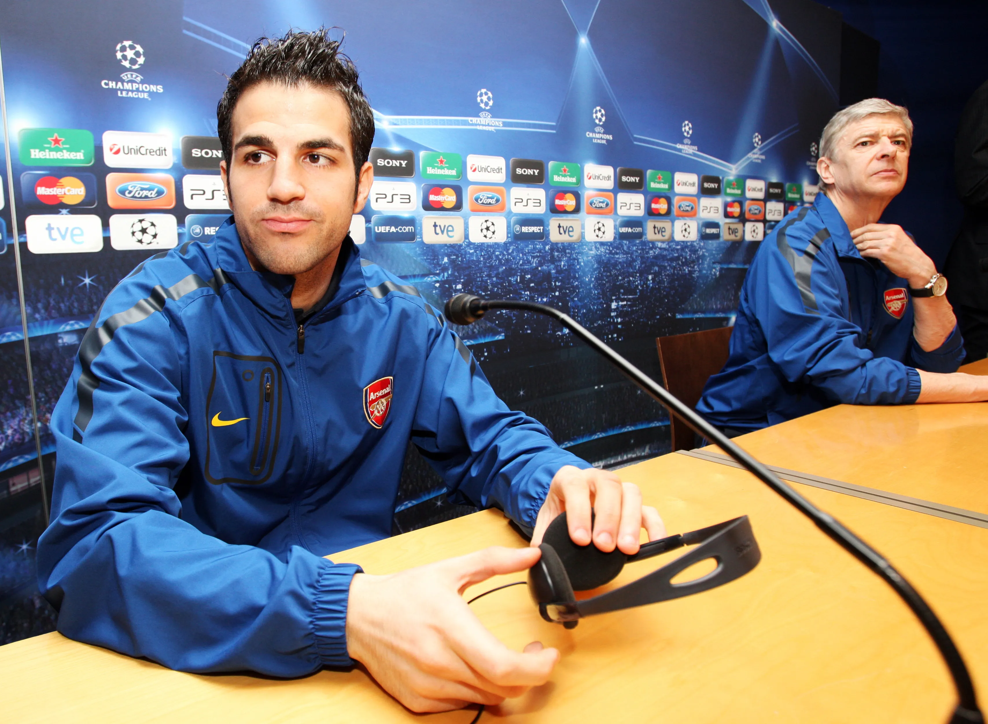 Fabregas i Venger (©Reuters)