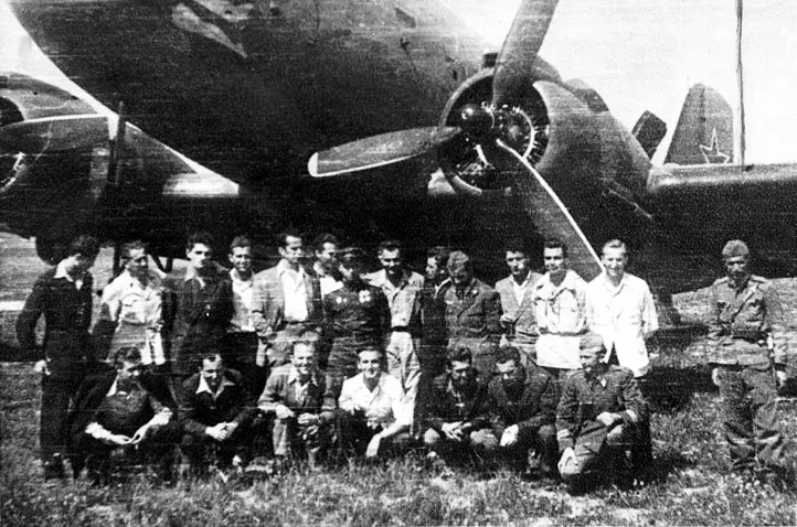 Stari beogradski aerodrom, pred poletanje za Zagreb (©LIČNA ARHIVA BRANISLAVA R. JOCIĆA)