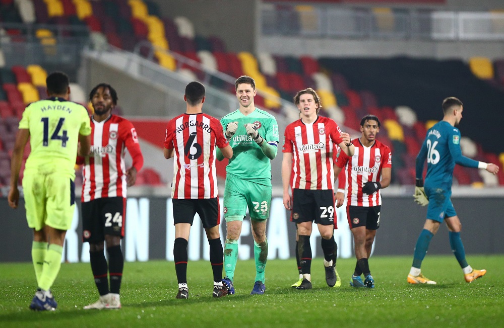 Fudbaleri Brentforda posle pobede nad Njukaslom (Foto: Reuters)