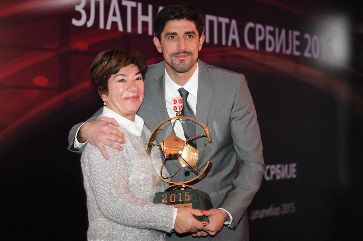 U društvu majke na dodeli Zlatne lopte (MN Press)