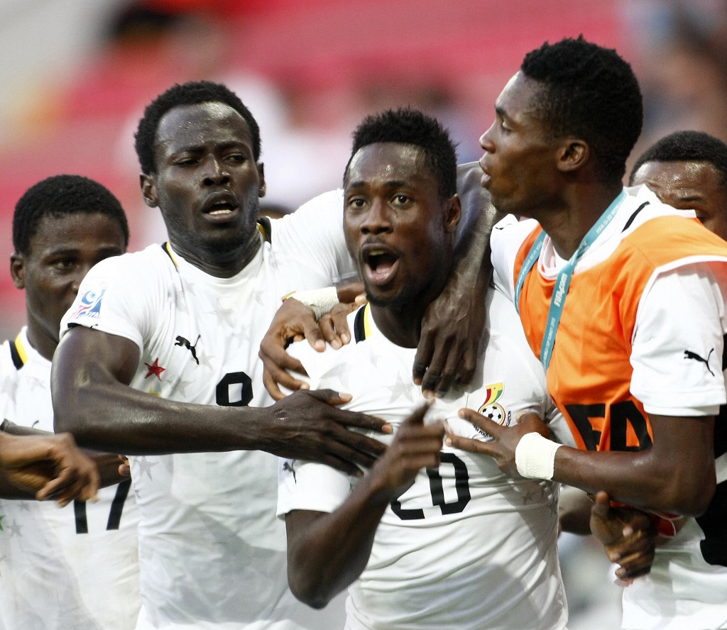 Ričmond Boaći (u sredini) slavi gol sa saigračima iz reprezentacije Gane (©AFP)