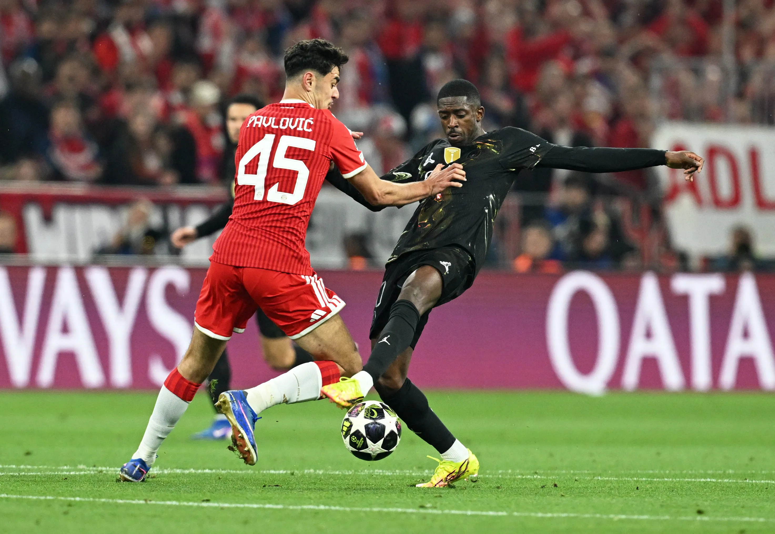 Aleksandar Pavlović i Usman Dembele (©Reuters)