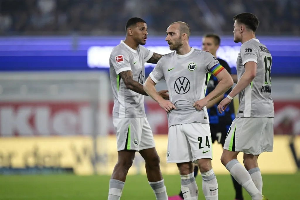 Fudbaleri Volfzburga posle ispadanja u Cvajtu (©AFP)