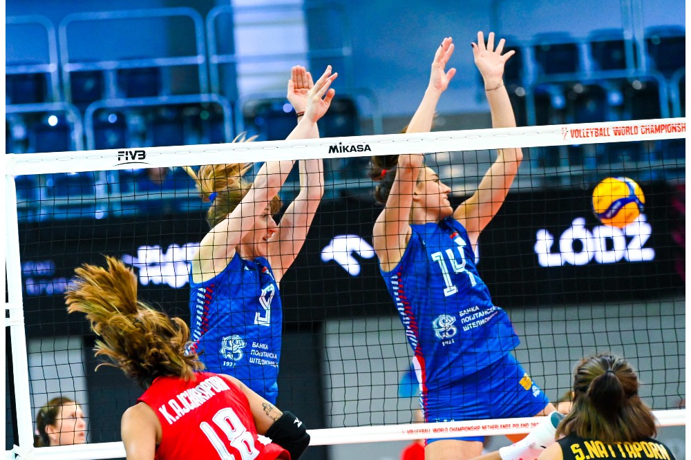 (FIVB)