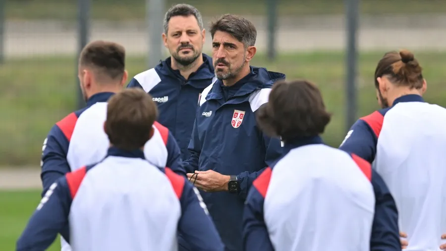 ©MN Press (Veljko Paunović sa igračima Srbije na prethodnom okupljanju)