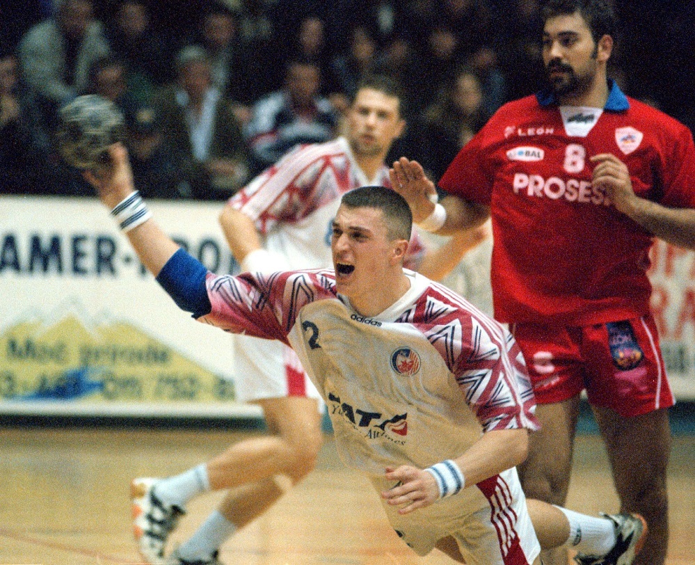 Ratko Nikolić u dresu Zvezde protiv Ademar Leona u januaru 1998. godine (©MN Press)