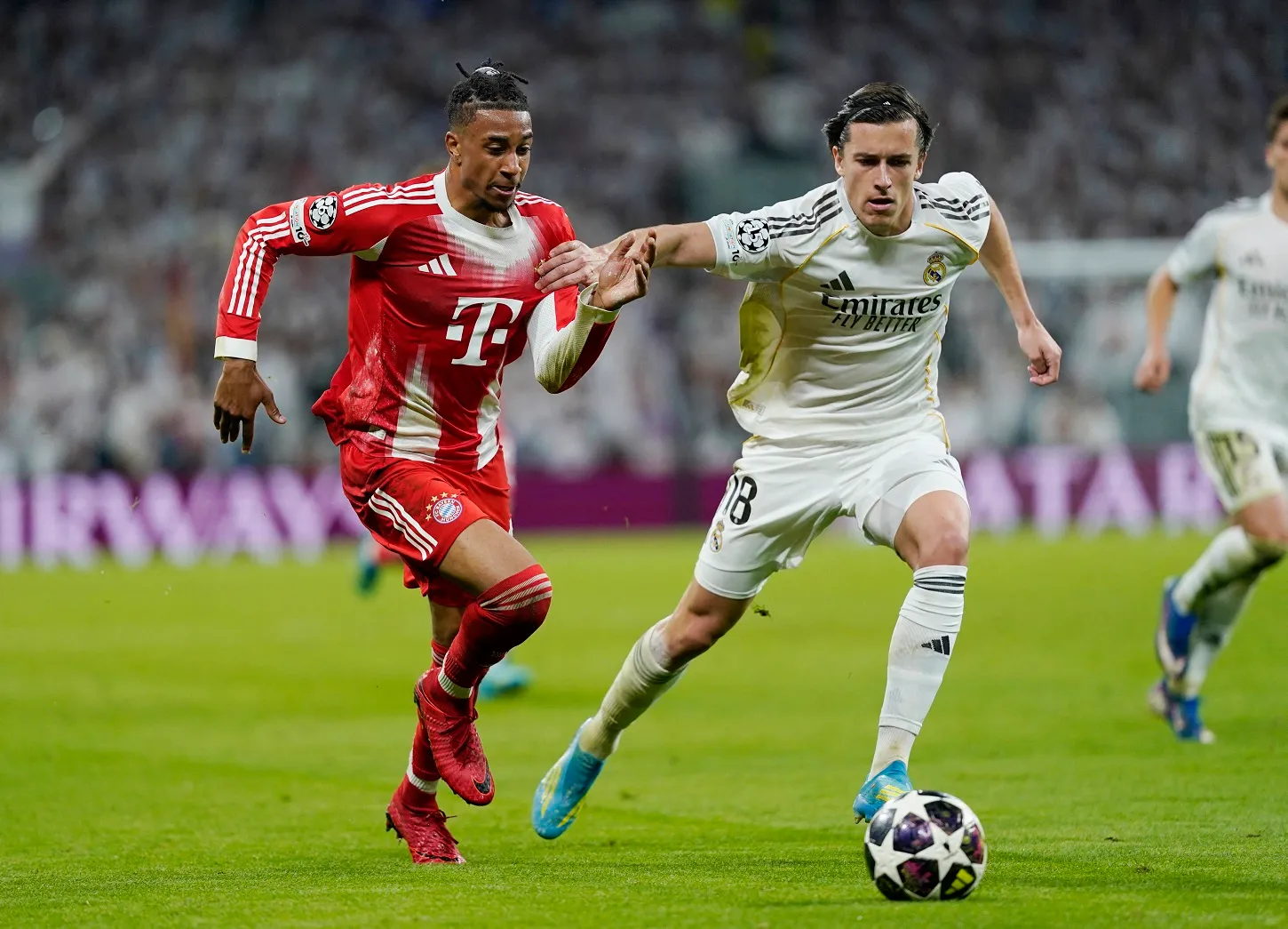 Majkl Olise i Alvaro Kareras (©Reuters)