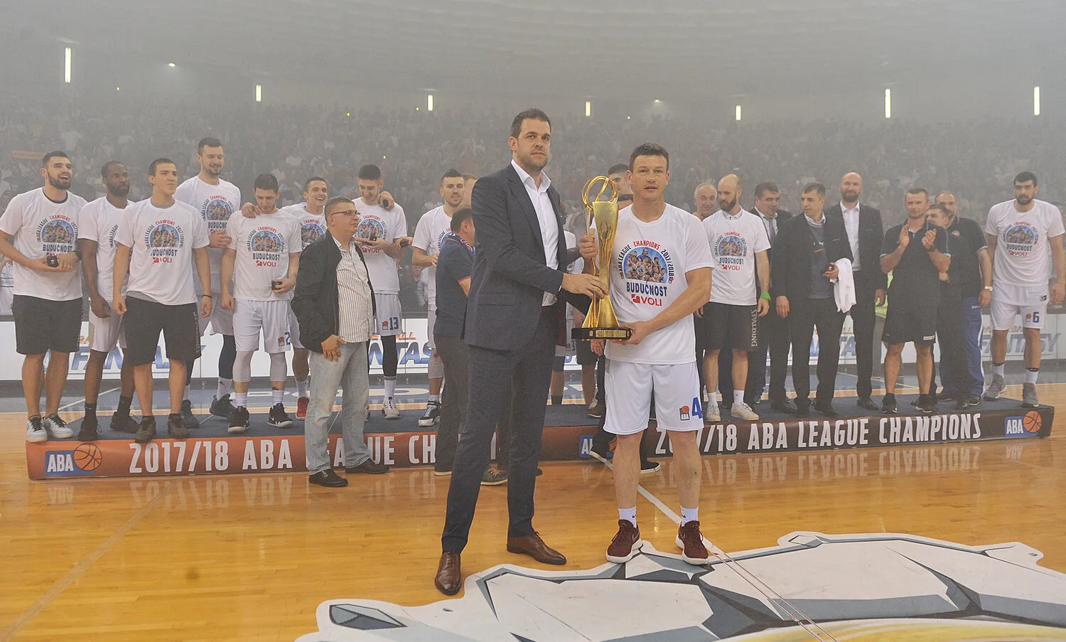 Suad Šehović sa peharom ABA lige (Foto: KK Budućnost)