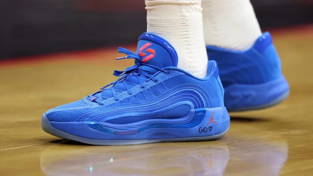 Detalj sa Dončićevih patika (©AFP)