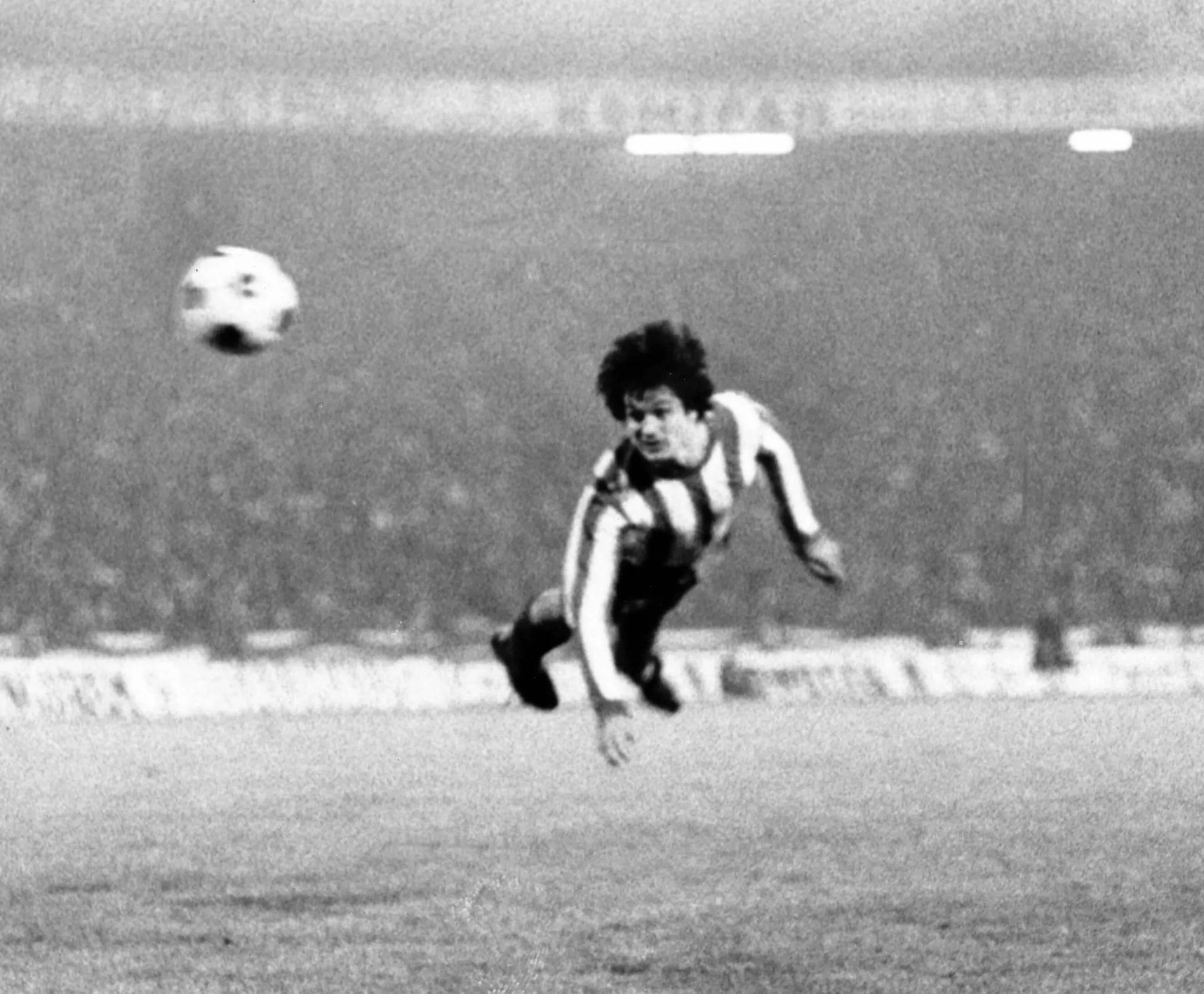 Ivan Jurišić postiže autogol protiv Borusije na Marakani u finalu UEFA kupa 1979. godine