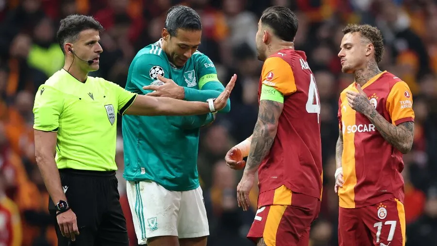 ©Reuters (Situacija nakon poništenog gola Liverpula)