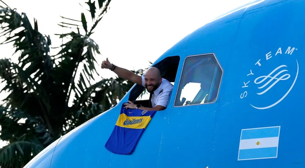 Pilot aviona kojim su u SAD stigli fudbaleri Boke Juniors (©Reuters)