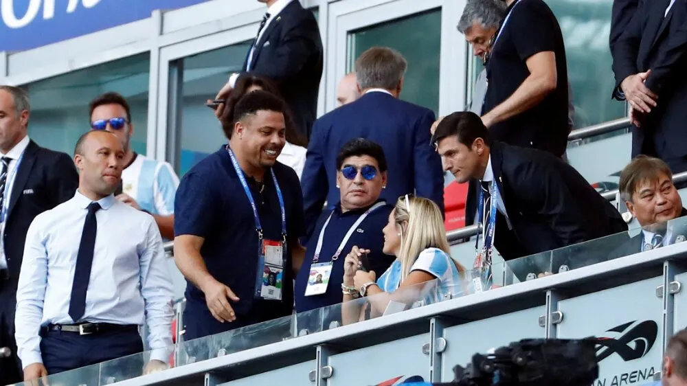 Jedna od “svežijih“ fotografija: Silvestr u društvu Ronalda, Maradone i Zanetija (Mundijal 2018) (©Reuters)