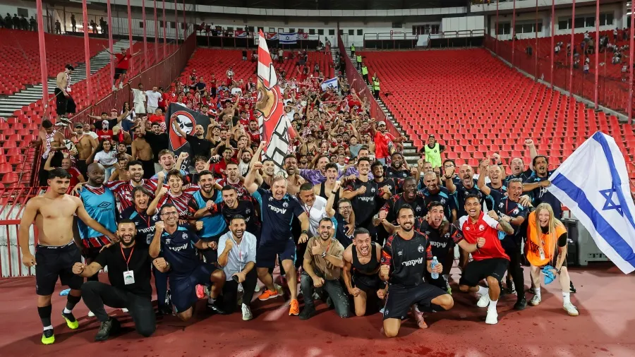 ©MN Press (Slavlje igrača i navijača Hapoel Ber Ševe na Marakani)