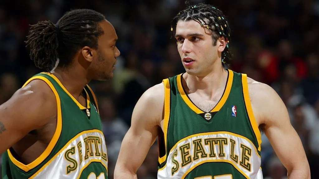 Deni Fortson i Vladimir Radmanović (©AFP)