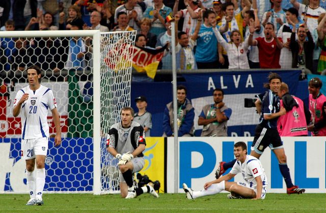 Krespo proslavlja četvrti gol Argentine (©Starsport)
