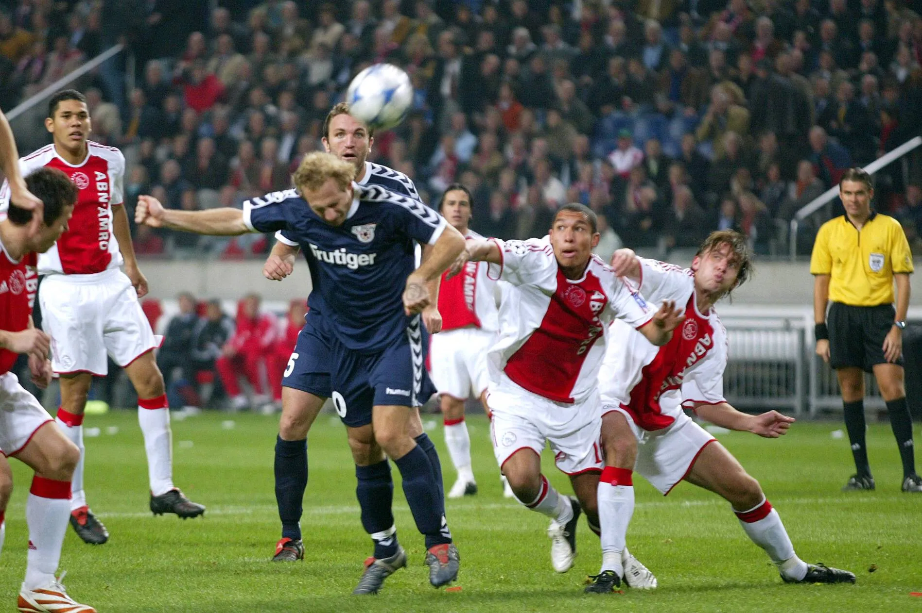 Mauro Lustrineli kao igrač Tuna u Ligi šampiona protiv Ajaksa u sezoni 2005/06 (Guliver)