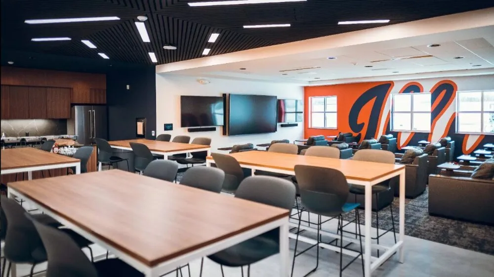 Kuhinja i soba za sastanke (©Fighting Illini)