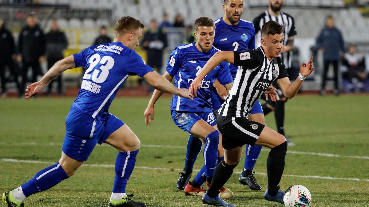 Filip Stevanović protiv odbrane Radnika (© Star sport) 