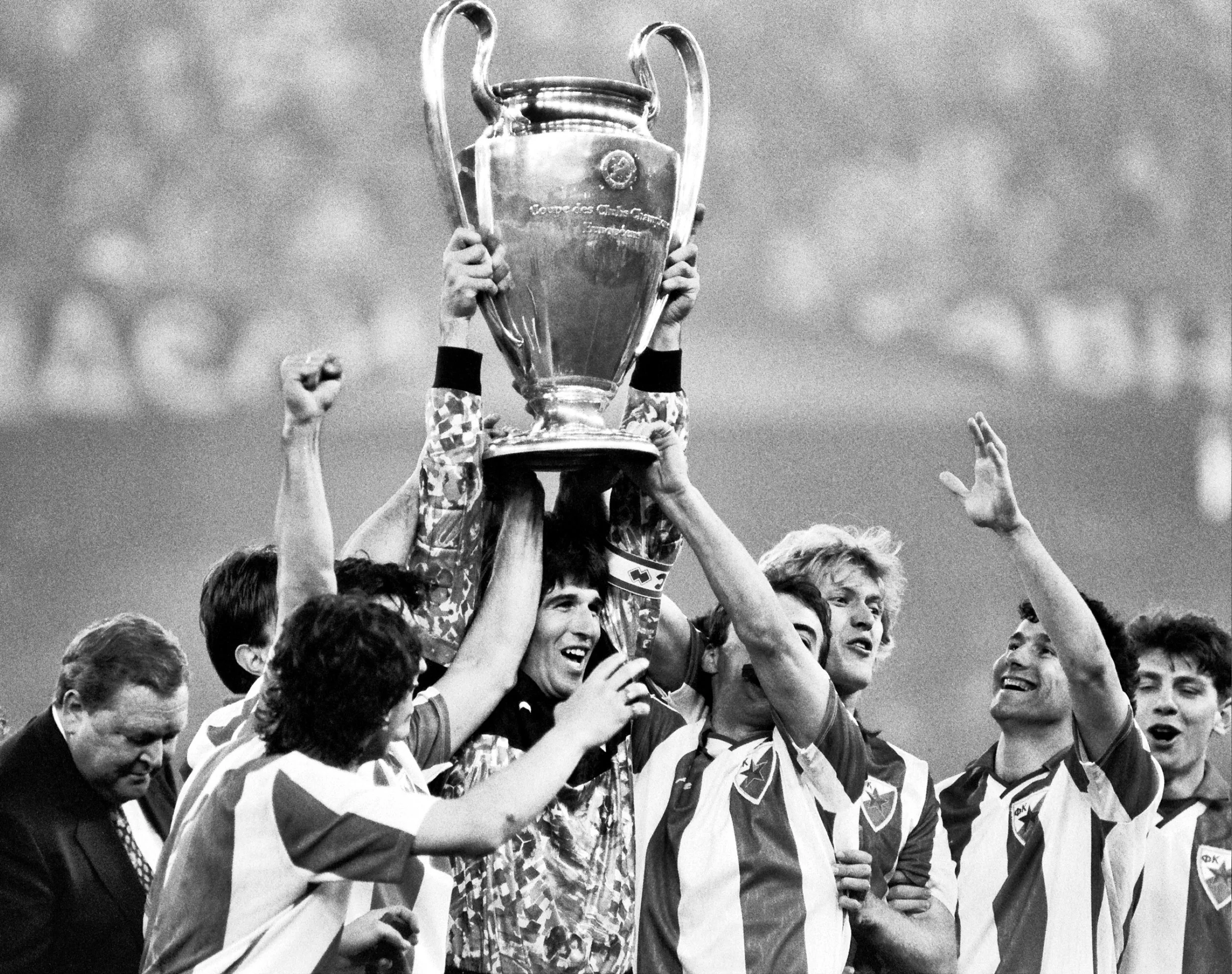 Crvena zvezda s peharom Kupa šampiona 1991. godine