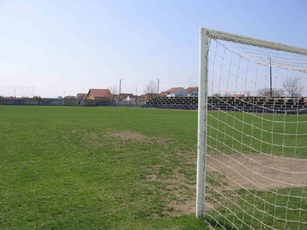 Stadion BSK Batajnice (©Wikipedia/Kojo225346)