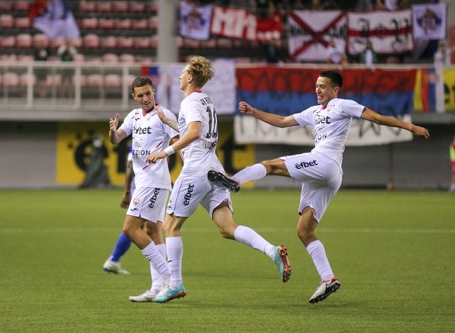 Slavlje fudbalera Voždovca nakon Vaščukovog gola Novom Pazaru (foto: FK Voždovac)