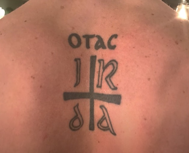 Tetovaža Aleksa Smita koja ga podseća na srpske korene 