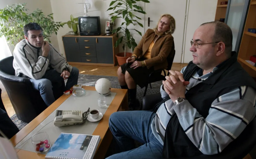 Novinarski i trenerski asovi: Đorđe Matić, Rada Nikolić i Dule Vujošević u prostorijama Sporta