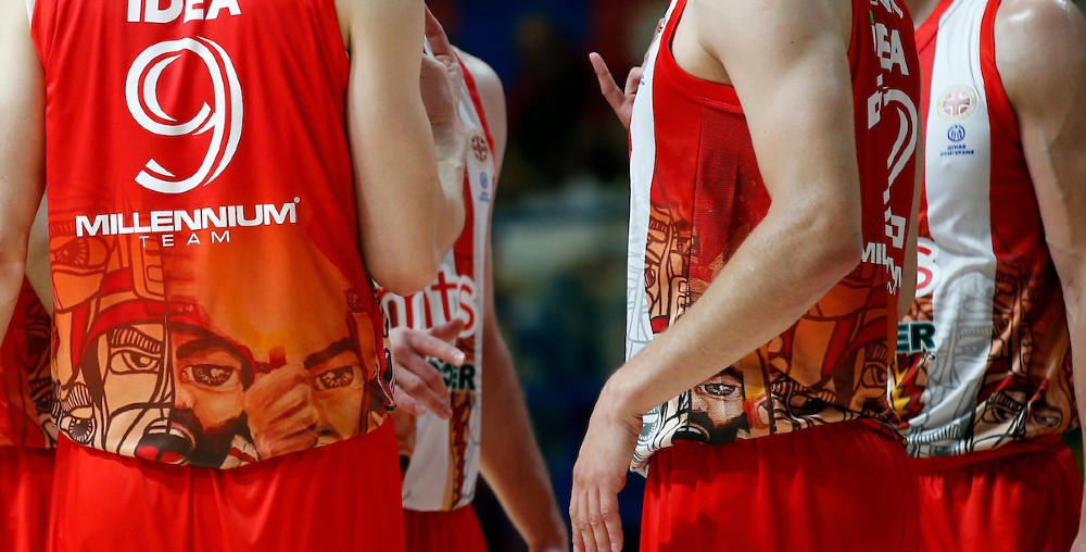 Košarkaši Zvezde su nastupili u specijalno dizajniranim dresovima sa motivima navijače grupe Delije (Foto: Starsport)