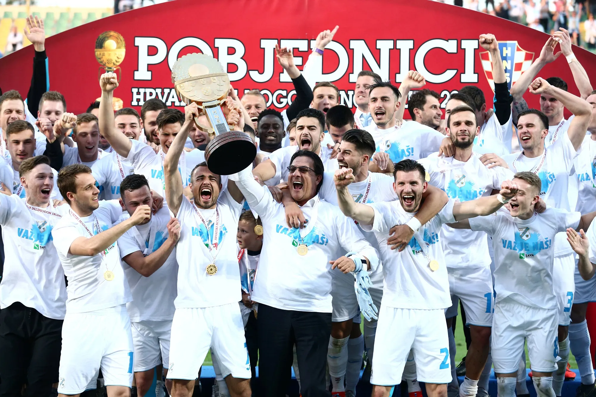 Mišković i fudbaleri Rijeke 2019. godine nakon osvajanja hrvatskog kupa 2019. godine (©Reuters)