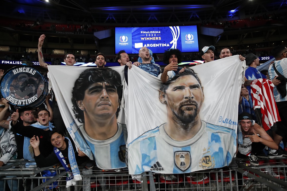 Fubalske ikone: Maradona i Mesi ©Reuters